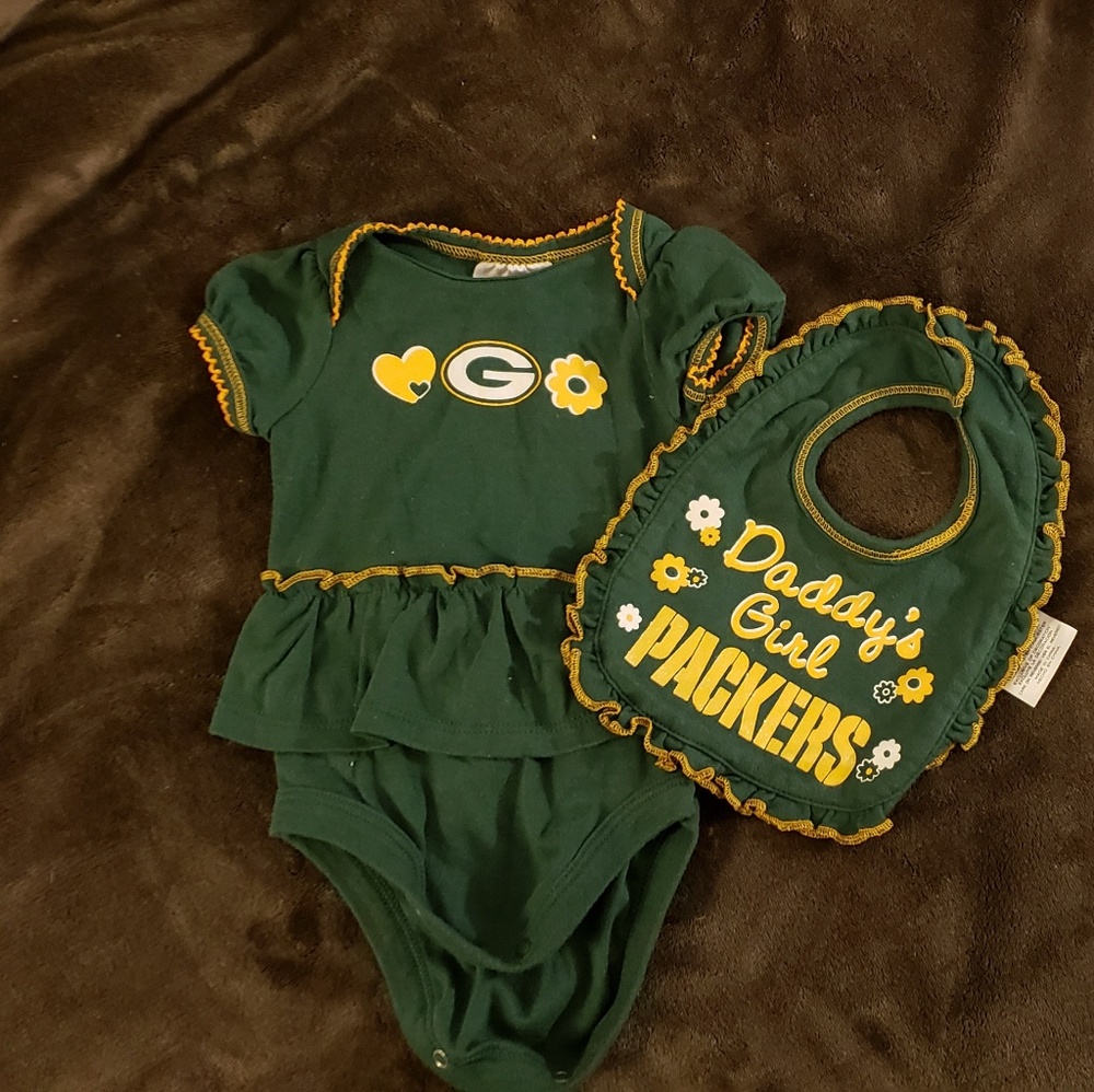 Green Bay Packers onesie and bib
